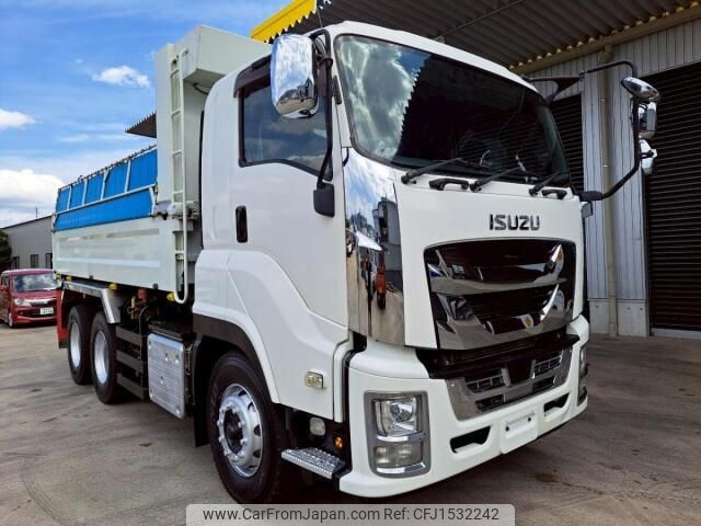 isuzu giga 2017 CFJ1532242 image 1