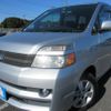 toyota voxy 2004 Y2025010161A-12 image 1