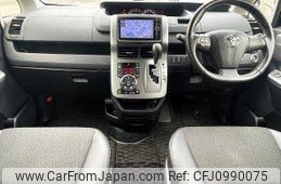 toyota voxy 2013 504928-929248