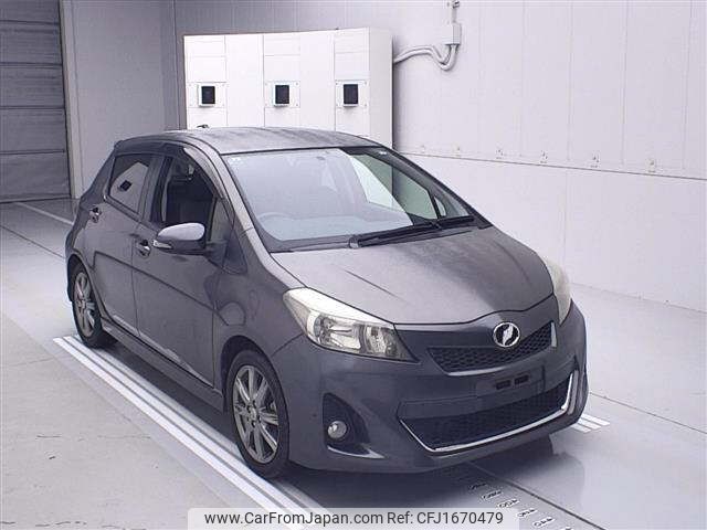 toyota vitz 2013 CFJ1670479 image 1