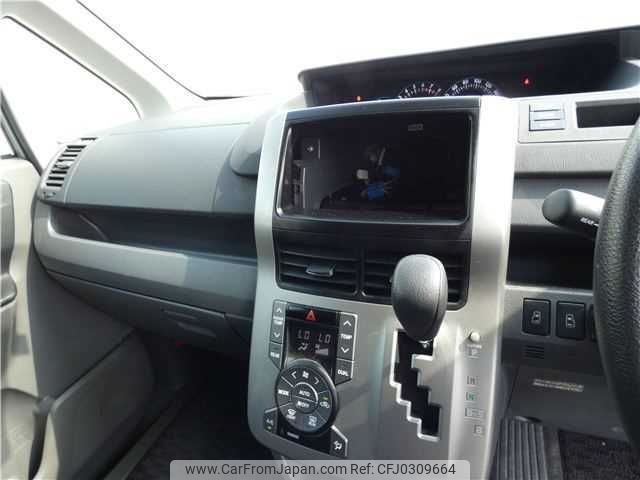 toyota voxy 2009 TE4794 image 2