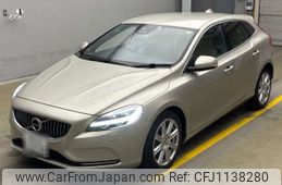 volvo v40 2019 -VOLVO 【練馬 342ｾ1226】--Volvo V40 LDA-MD4204T--YV1MVA8RDK2561580---VOLVO 【練馬 342ｾ1226】--Volvo V40 LDA-MD4204T--YV1MVA8RDK2561580-