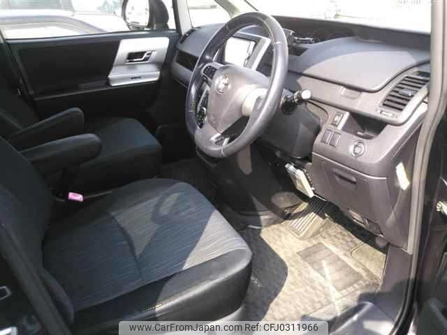 toyota voxy 2011 TE2460 image 2