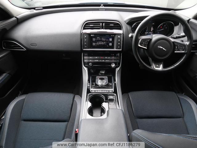 jaguar xe 2016 GOO_JP_965025052409620022001 image 1