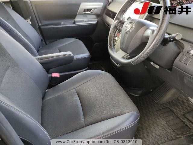 toyota voxy 2013 TE1804 image 2