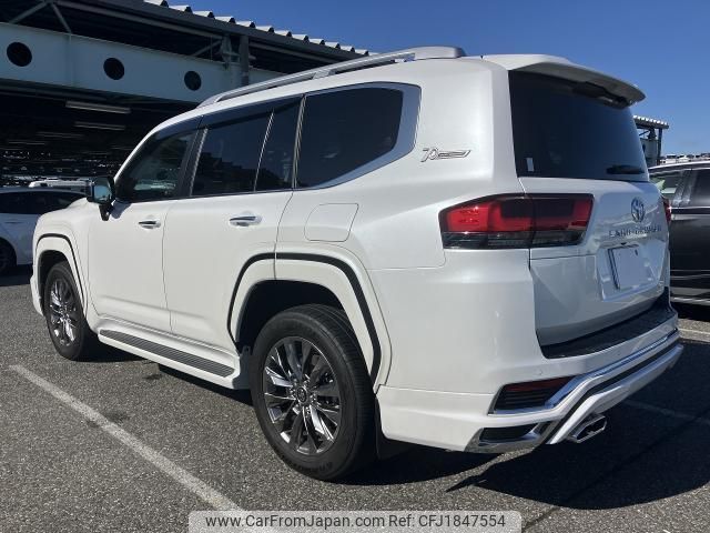 toyota land-cruiser 2023 CFJ1847554 image 2
