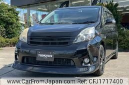 toyota isis 2013 CFJ1717400