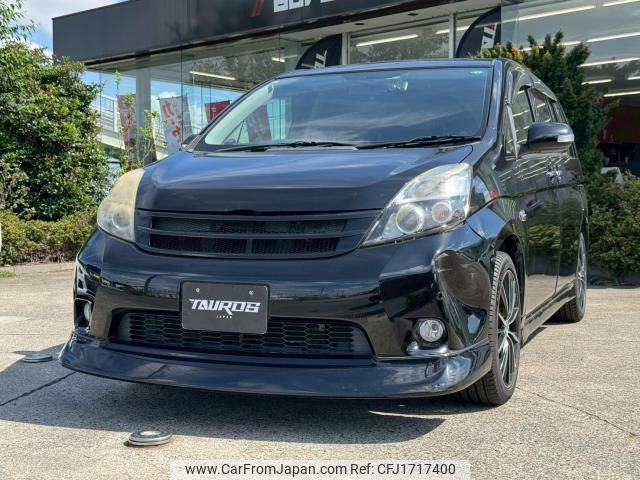 toyota isis 2013 CFJ1717400 image 1