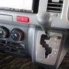 toyota hiace-van 2006 GOO_JP_700120021230250512001 image 18