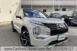 mitsubishi outlander-phev 2023 CFJ1828127