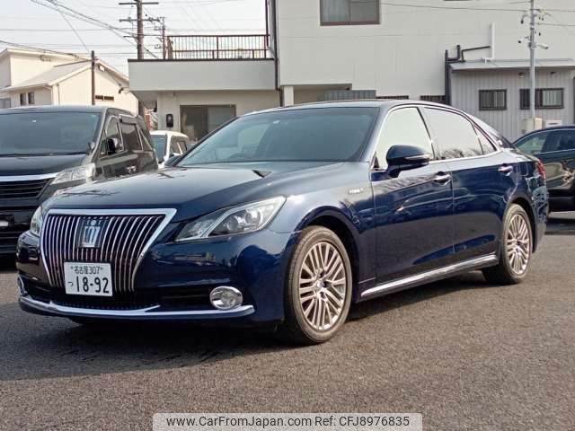 toyota crown-majesta 2016 CFJ8976835 image 1