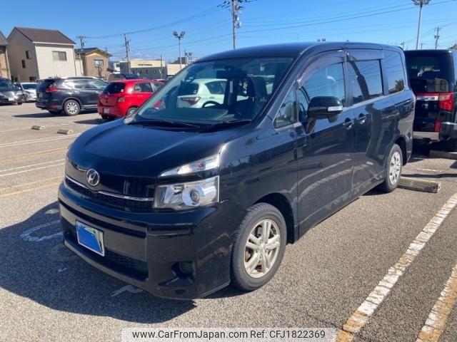 toyota voxy 2013 CFJ1822369 image 2