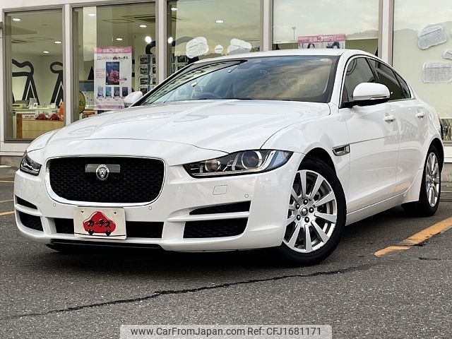 jaguar xe 2016 CFJ1681171 image 1