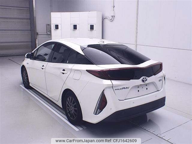 toyota prius-phv 2017 CFJ1642609 image 2