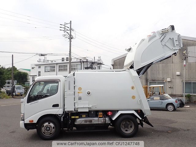 hino dutro 2017 25432401 image 2