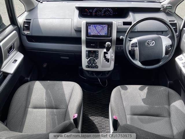 toyota noah 2013 CFJ1753975 image 2