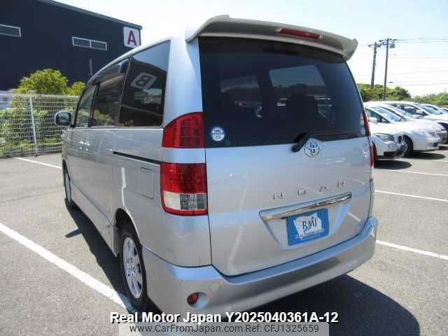 toyota noah 2004 3282185-Y2025040361A-12 image 2