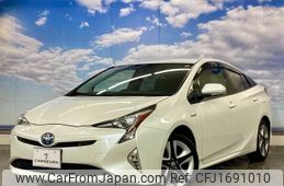 toyota prius 2018 CFJ1691010