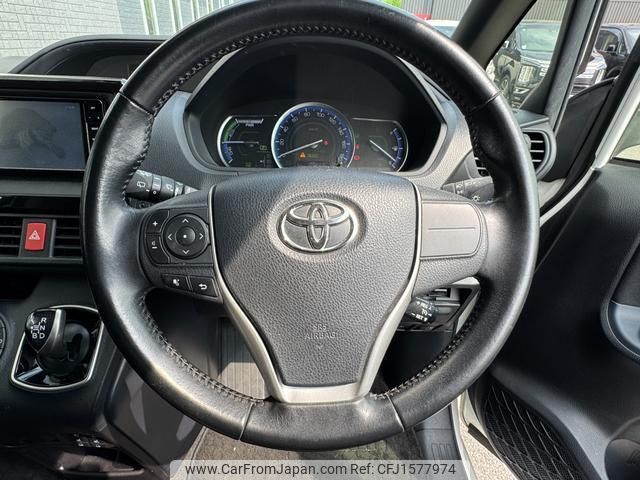 toyota voxy 2017 CFJ1577974 image 2