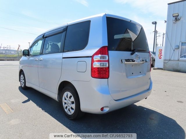 toyota noah 2011 NIKYO_ZW61657 image 2