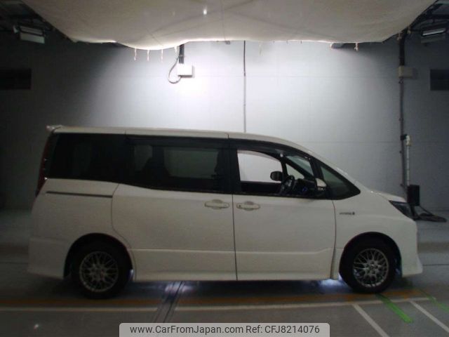 2017 Toyota Noah ZWR80W - Car Price $11,706