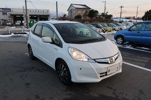 honda fit-hybrid 2013 180306224912 image 1