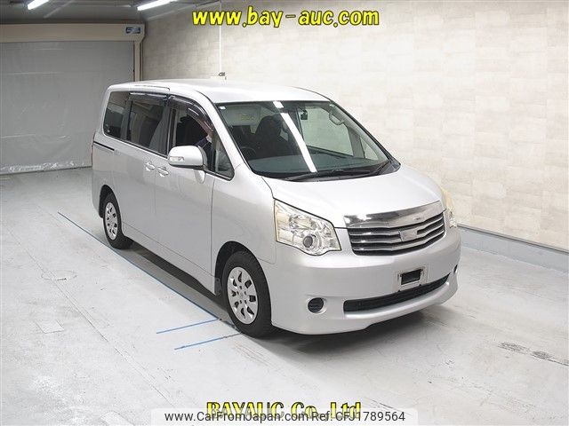 toyota noah 2010 CFJ1789564 image 1