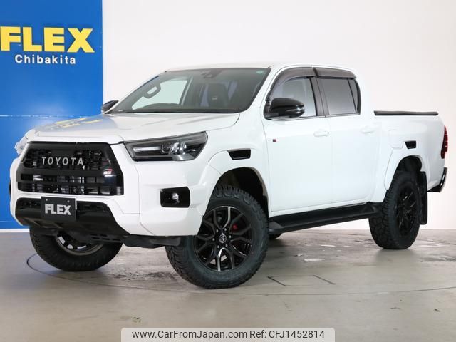 Fiche technique Toyota Hilux VIII 2.4 D-4D Double Cabine