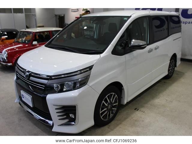 toyota voxy 2017 quick_quick_DBA-ZRR80W_0322425 image 1