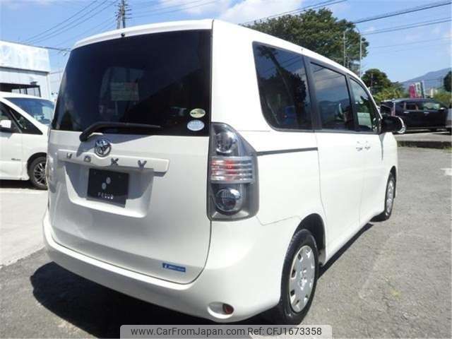 toyota voxy 2008 CFJ1673358 image 2