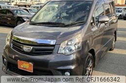 toyota noah 2012 CFJ1666342