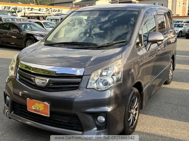 toyota noah 2012 CFJ1666342 image 1