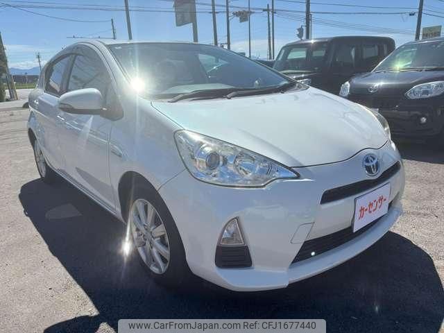 toyota aqua 2014 CFJ1677440 image 2