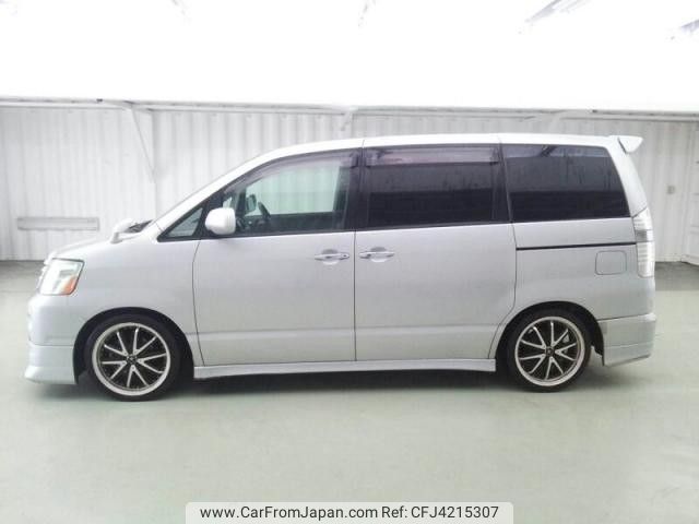 2006 Toyota Noah 2WD - Car Price $905