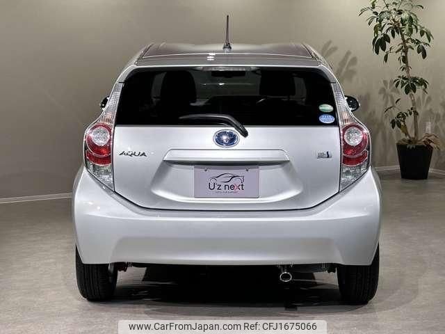 toyota aqua 2012 CFJ1675066 image 2