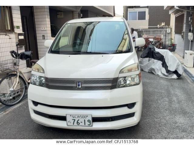 toyota voxy 2005 CFJ1513768 image 1