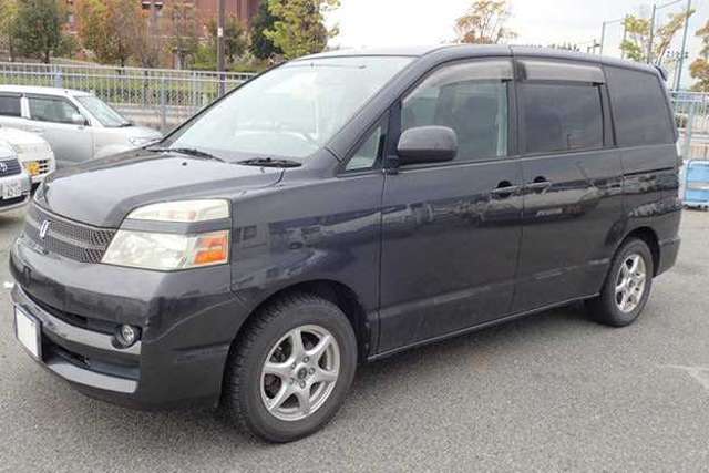 toyota voxy 2004 114531 image 1