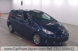 toyota prius-α 2016 CFJ1350632