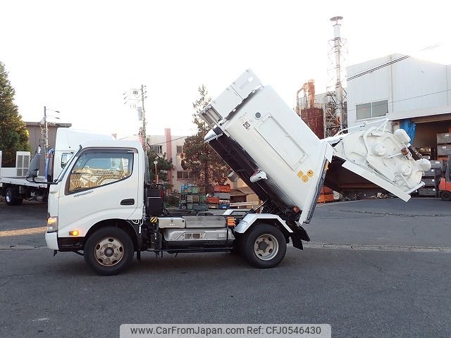 hino dutro 2015 24233008 image 2