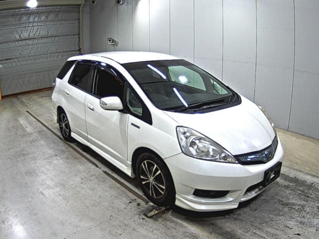 2013 Honda Fit Shuttle GP2 - Car Price $2,370