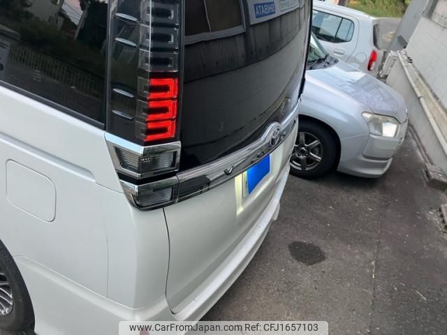 toyota voxy 2018 CFJ1657103 image 2