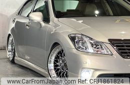 toyota crown-royal-series 2010 CFJ1861824