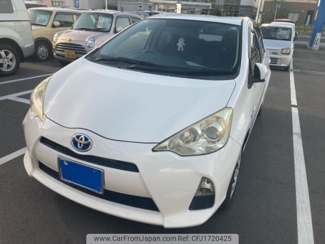 toyota aqua 2012 CFJ1720425 image 2