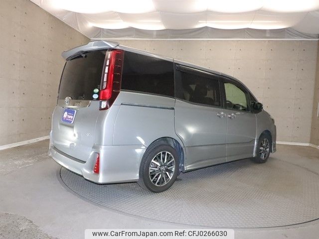 toyota noah 2017 -TOYOTA--Noah DBA-ZRR80W--ZRR80-0301688---TOYOTA--Noah DBA-ZRR80W--ZRR80-0301688- image 2