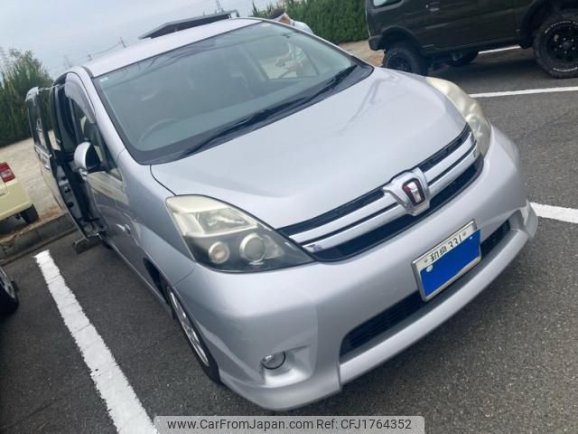 toyota isis 2012 CFJ1764352 image 2