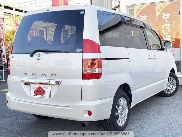 toyota noah 2002 504928-926340 image 2