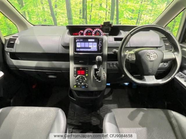 toyota voxy 2013 -TOYOTA--Voxy DBA-ZRR70W--ZRR70-0579611---TOYOTA--Voxy DBA-ZRR70W--ZRR70-0579611- image 2