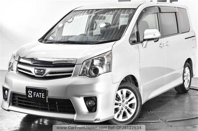 Toyota noah 2013