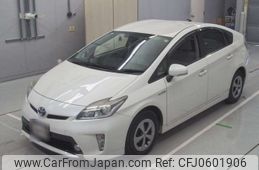 toyota prius 2013 -TOYOTA--Prius ZVW30-5631881---TOYOTA--Prius ZVW30-5631881-