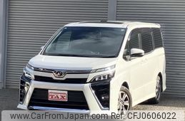 toyota voxy 2017 quick_quick_ZRR80W_ZRR80-0352362